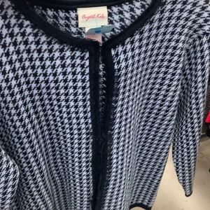 Crystal Kobe Long Sleeve Knit Cardigan Size Large. Pre-loved in great condition.